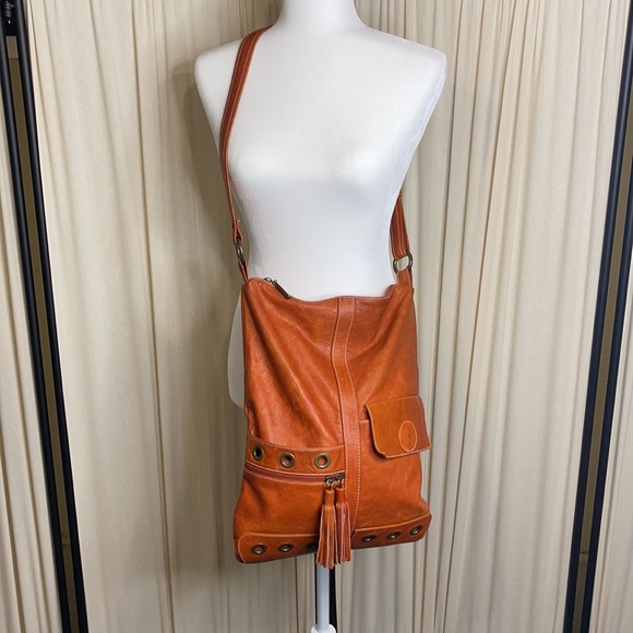avorio Handbags - EUC- ITALIAN AVORIO GENUIN LEATHER BOHO LRG PURSE
